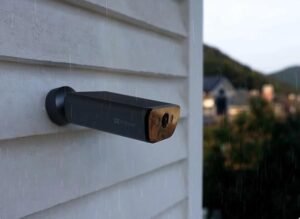 كاميرا مراقبة خارجية بالطاقة الشمسية